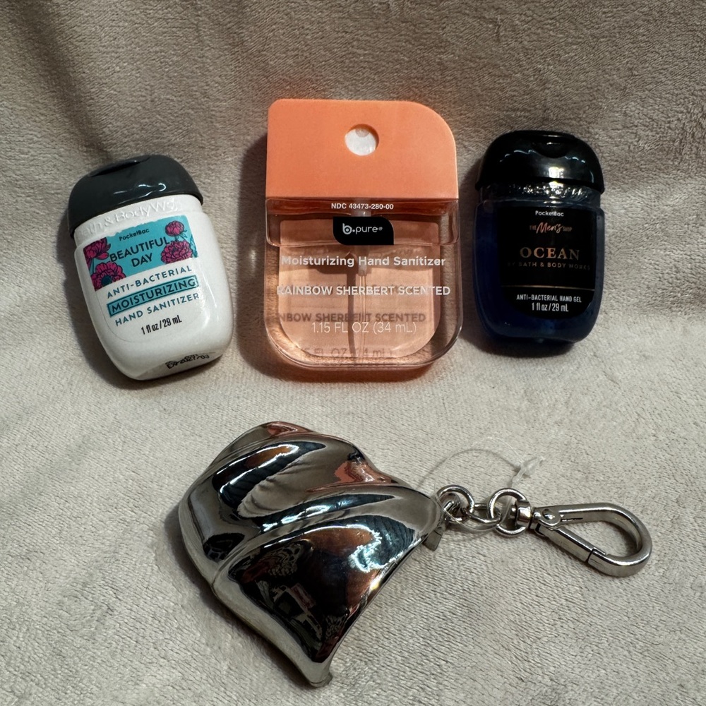 Bath and Body Works Anti-Bacterial Hand Gel and Holder/Keychain NWT